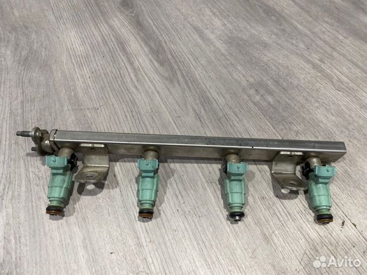 Рампа топливная с форсунками Hyundai Solaris седан