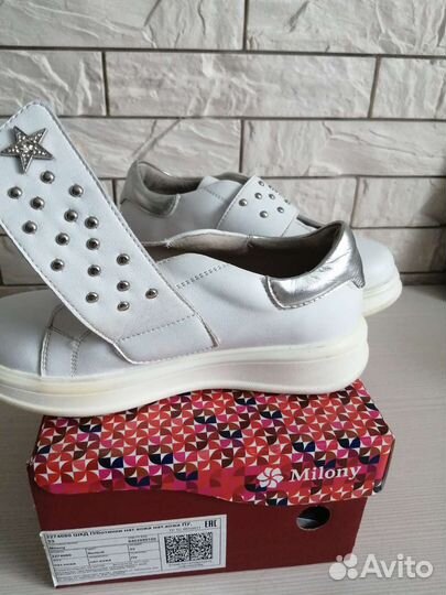 Кроссовки для девочки