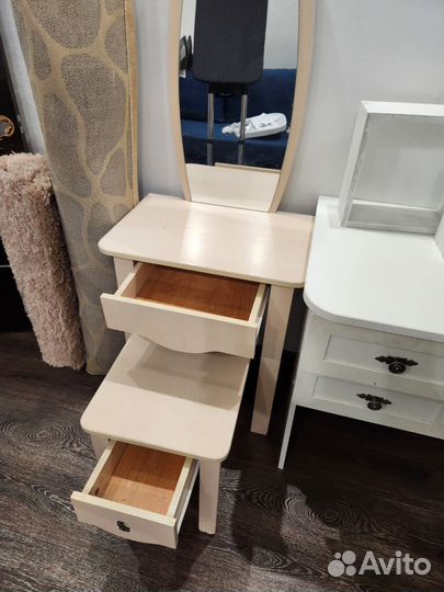 Трюмо с зеркалом