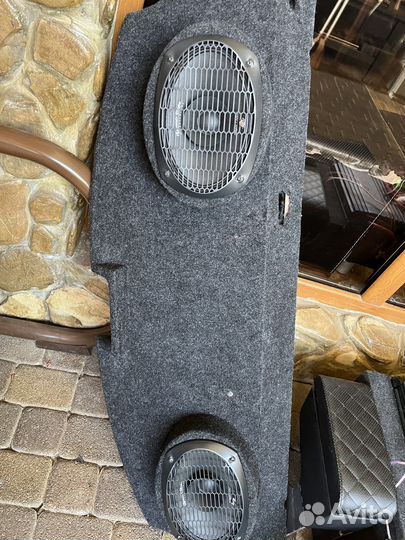 Полка задния для гранты с колонками