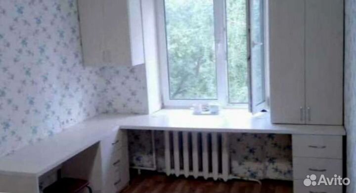 Рабочая зона в углу у окна