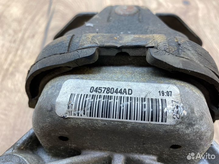 Подушка двигателя Dodge Magnum EER 2.7 2013