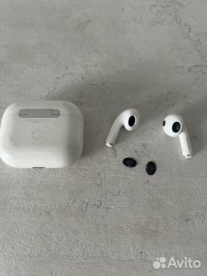 Беспроводные наушники airpods 3 по частям