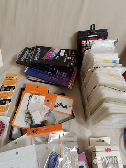 Стекла защитные для смартфонов в ассортименте