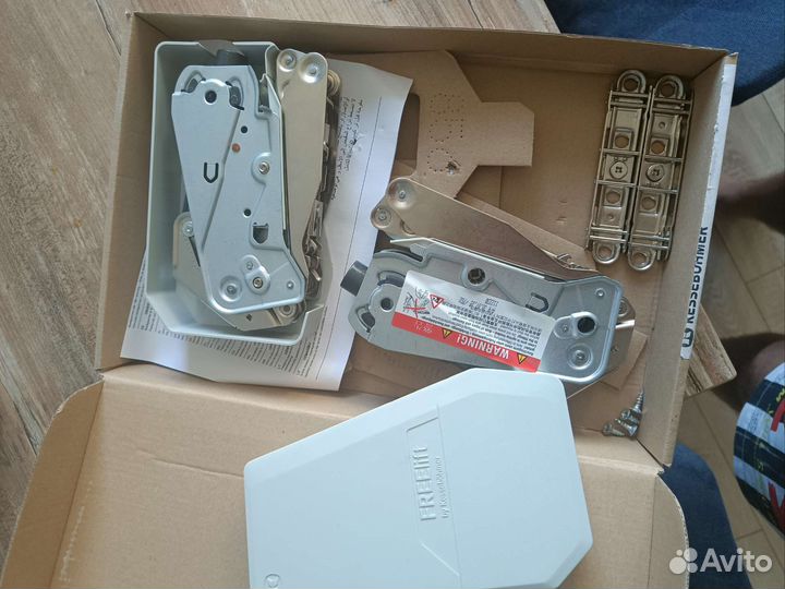 Freeflap mini A Подъемный механизм для фасада