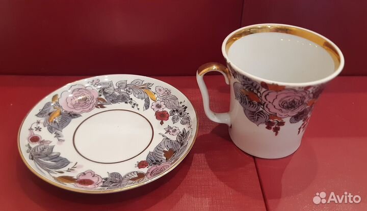 Фарфоровый чайный бокал с блюдцем 