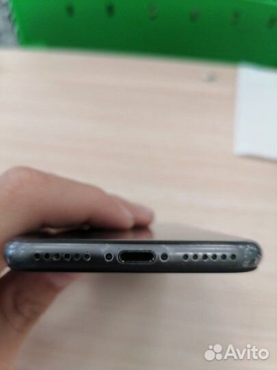 iPhone 8, 64 ГБ