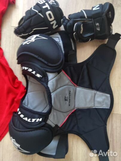 Нагрудник,шлем, краги, комбинезон