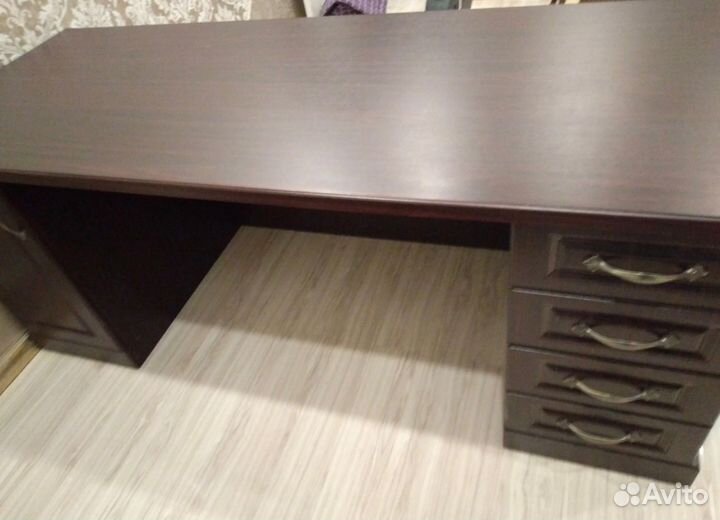 Письменный стол