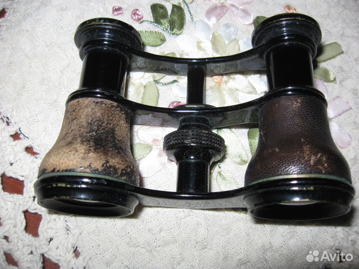 Антикварный театральный бинокль в родном чехле