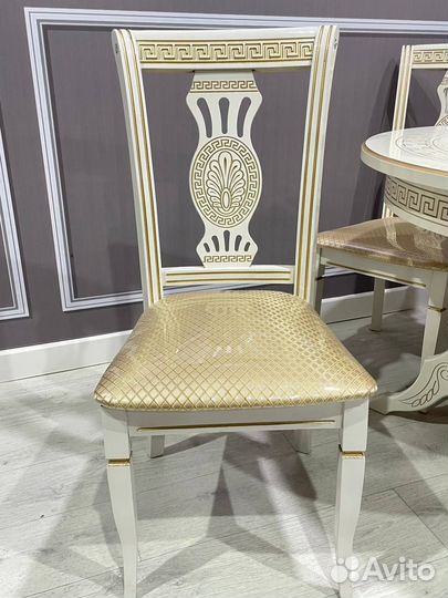 Стол со стульями Версачи