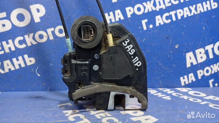 Задний правый замок двери Toyota Highlander