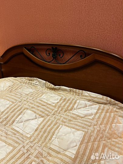 Спальный гарнитур из массива дерева бу