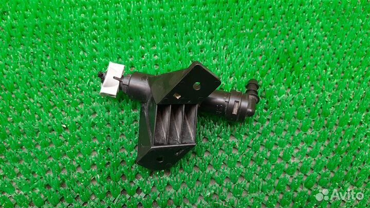Форсунка омывателя фар левая Kia Sorento 2017