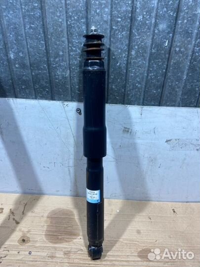 Амортизатор задний Toyota Land Cruiser 200 URJ202