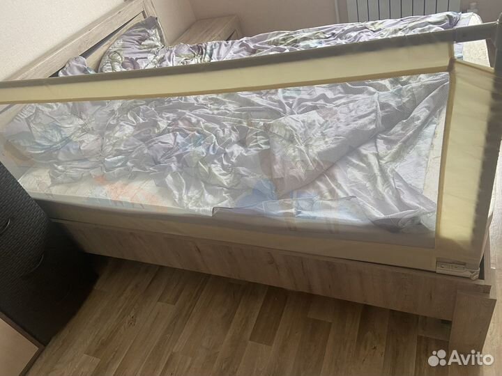 Защитный бортик для взрослой кровати