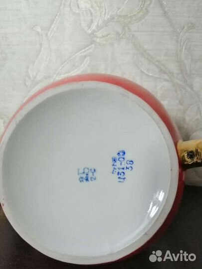 Чашки чайные и чайники доливные