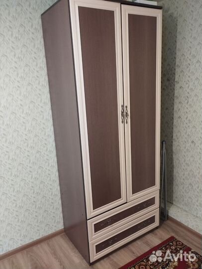 Шкаф распашной двухстворчатый