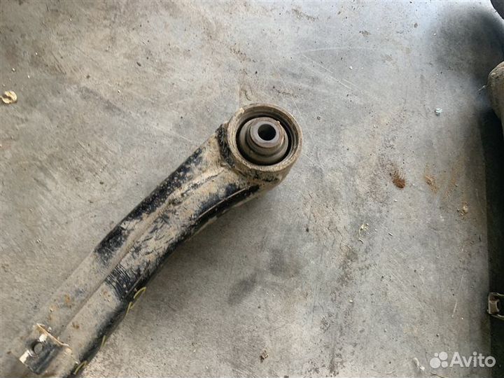 Рычаг подвески задний правый Mitsubishi Pajero