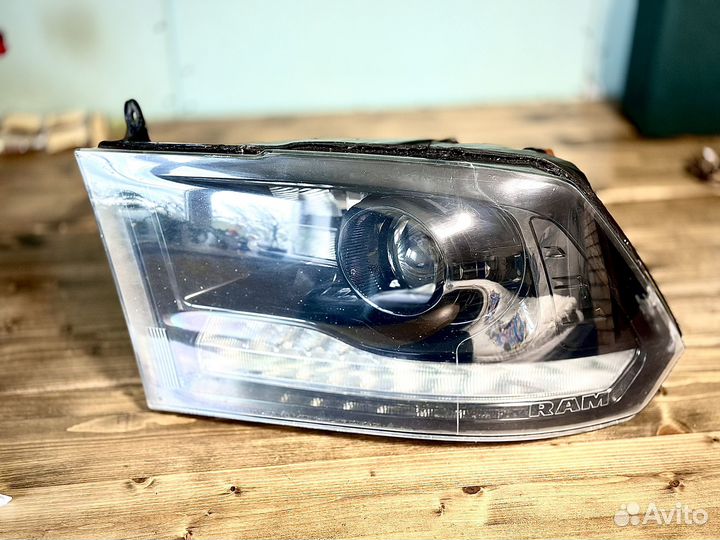 Dodge RAM 1500 фара