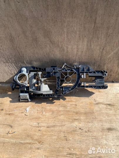 Кронштейн ручки двери правый Volkswagen Passat Cc