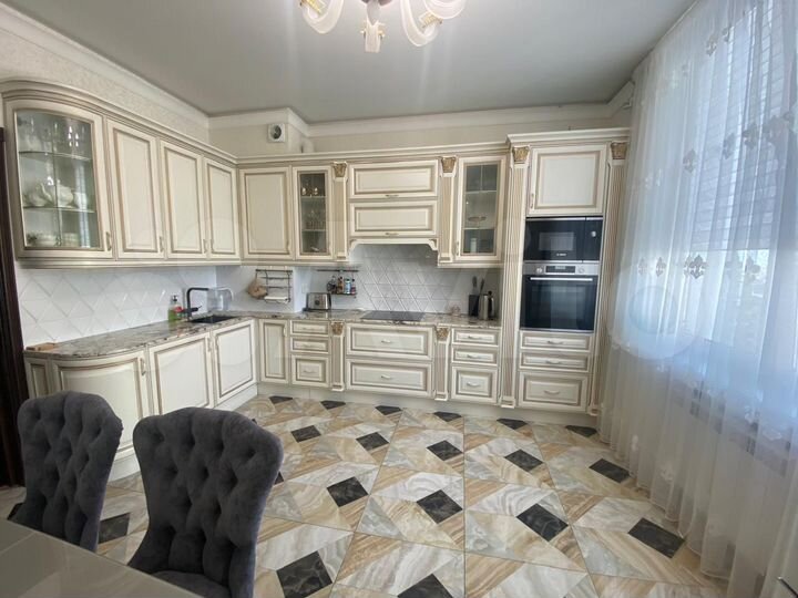 3-к. квартира, 115 м², 20/24 эт.