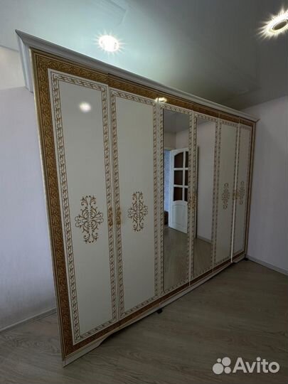 Спальный гарнитур бу белый