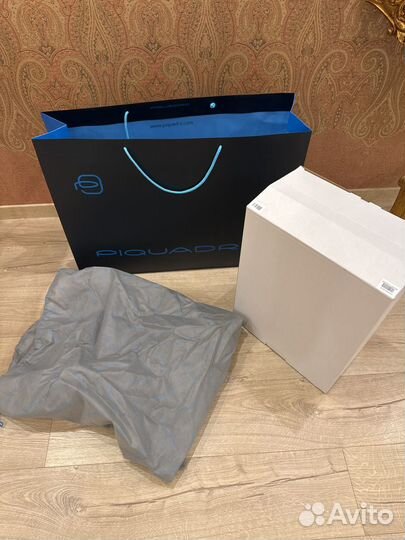 Пакет, коробка и чехол Piquadro