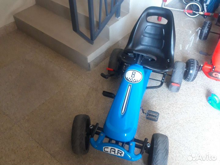 Детская педальная машина