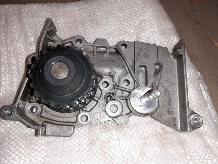 Помпа Renault Duster 1.6 2013 (K4M)
