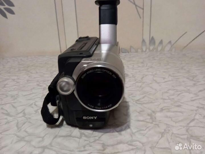 Видеокамера sony handycam vision 560x