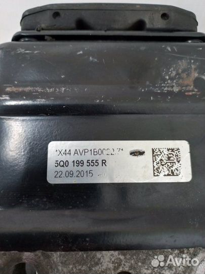 Подушка двигателя передняя левая Skoda Octavia A7