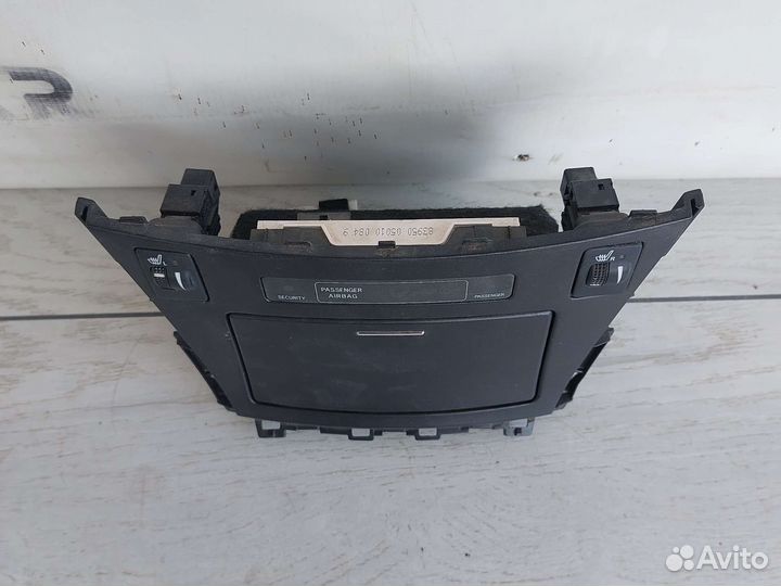 Toyota Avensis 3 Консоль с пепельницей