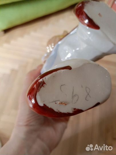 Статуэтка фарфор