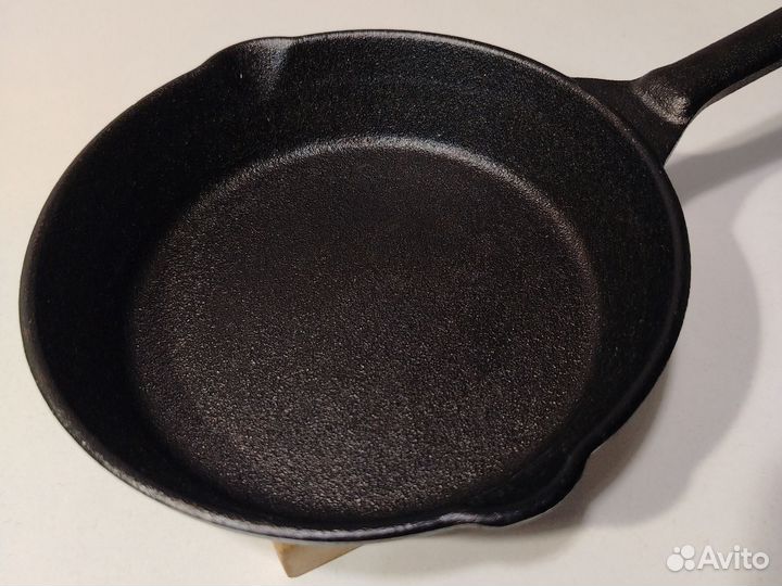 Чугунная сковорода