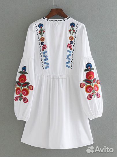 Платье вышиванка с вырезом