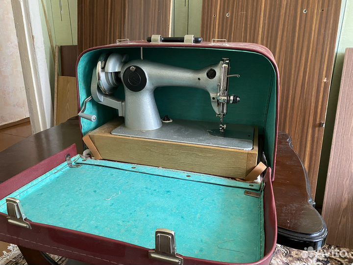 Швейная машина