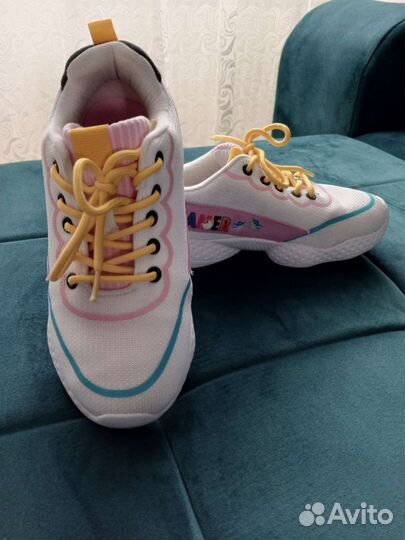 Кроссовки для девочки
