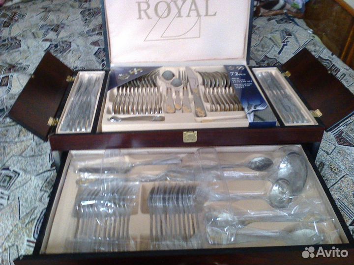 Набор ложек, вилок, ножей