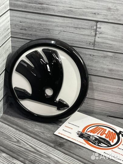 Значок skoda, шкода, капот, багажник чб
