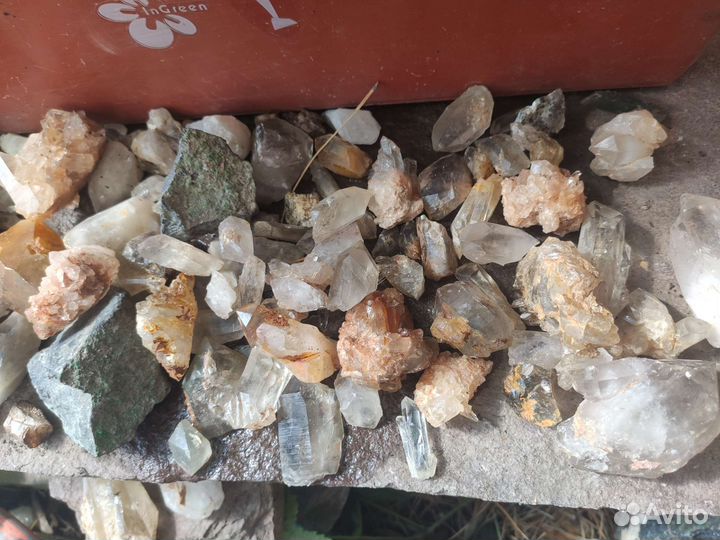 Горный хрусталь друзы кристаллы.Кварц.пирит.гранат