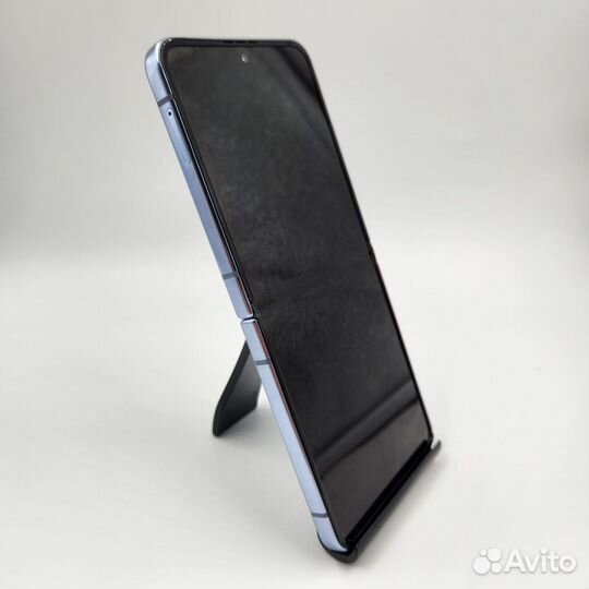 Samsung Galaxy Z Flip4, 8/256 ГБ