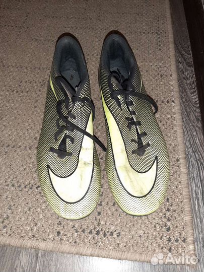 Футбольные бутсы