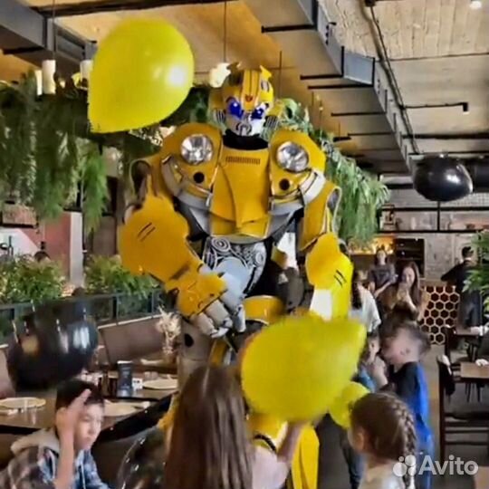 Продаю робота трансформера