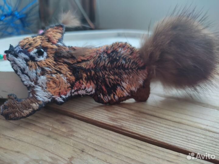 Брошь. Норка. Бисер. Наличие