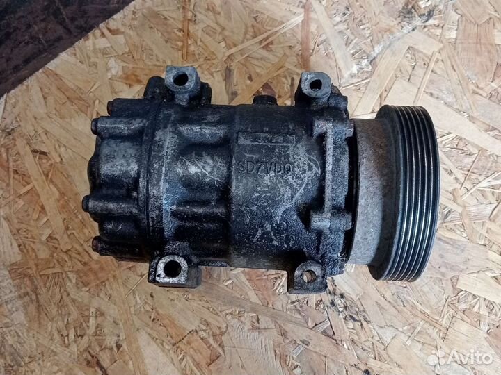 Компрессор кондиционера Renault Logan 1