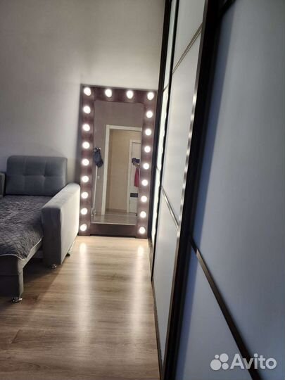 Зеркало с подсветкой в полный рост