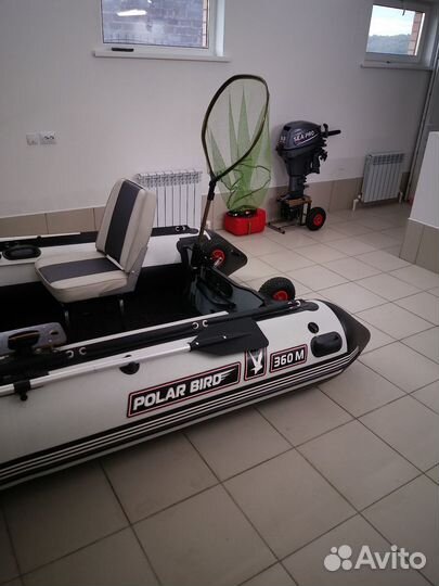 Лодка с мотором,прицепом,эхолотом,креслом, сумками