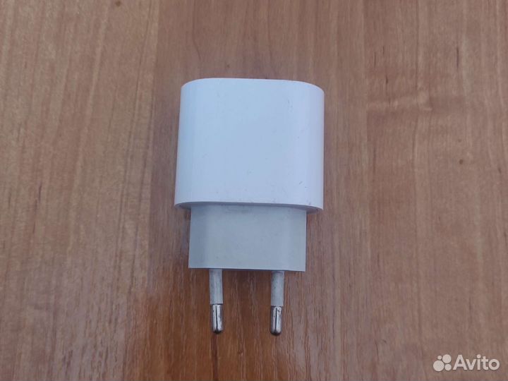 Зарядный блок iPhone