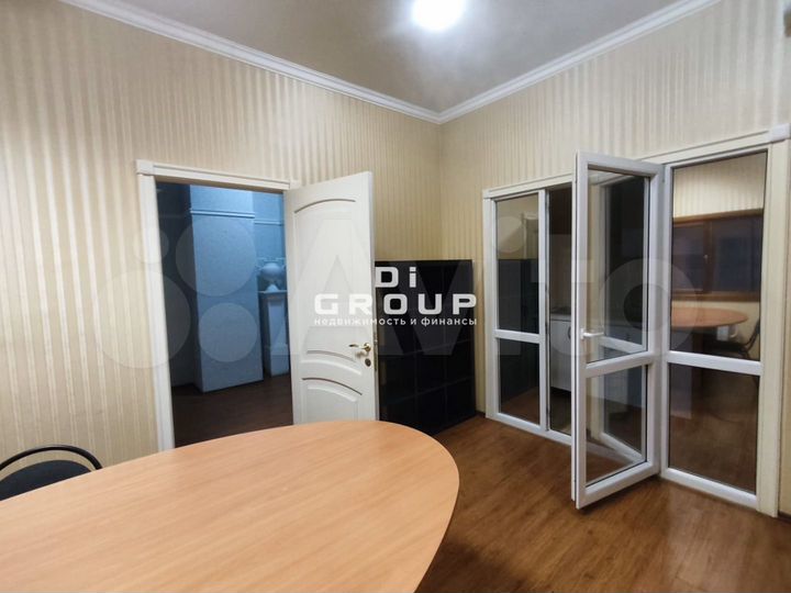 Центр города, офис у метро